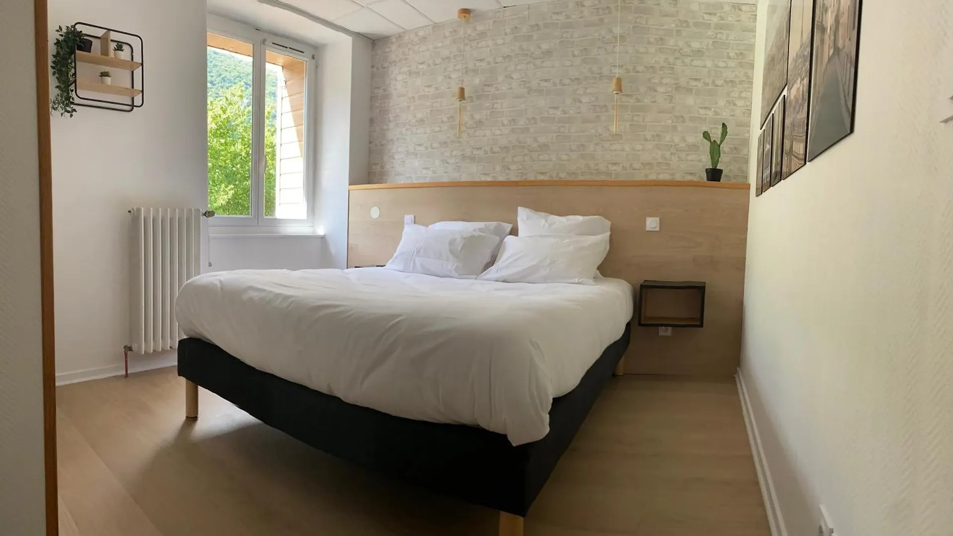 Auberge Anglefort Hotel